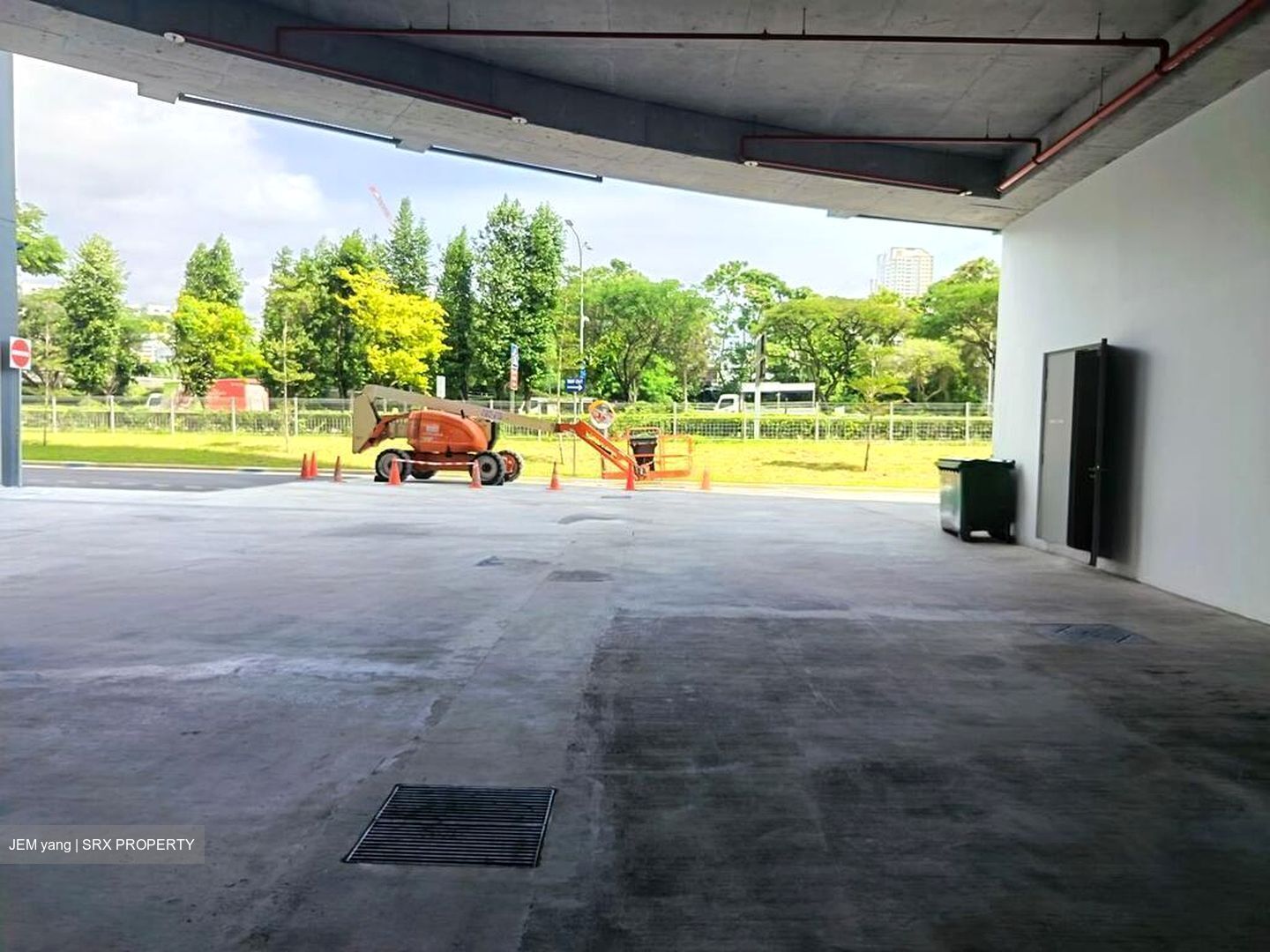 Toh Guan Road East (D22), Factory #521069211